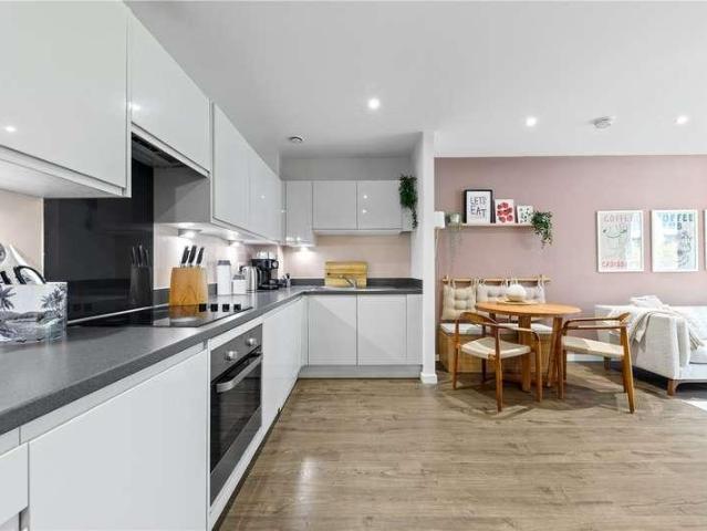 2 bed flat for sale