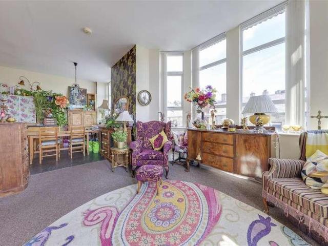 2 bed flat for sale