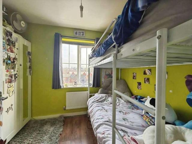 2 bed flat for sale