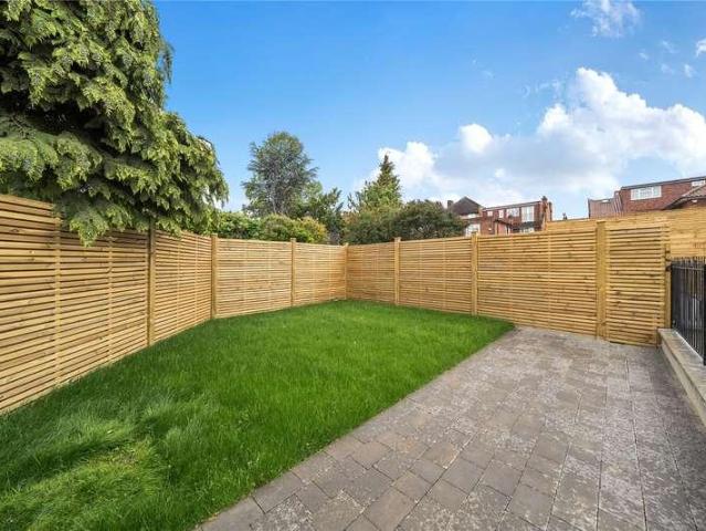 2 bed flat for sale