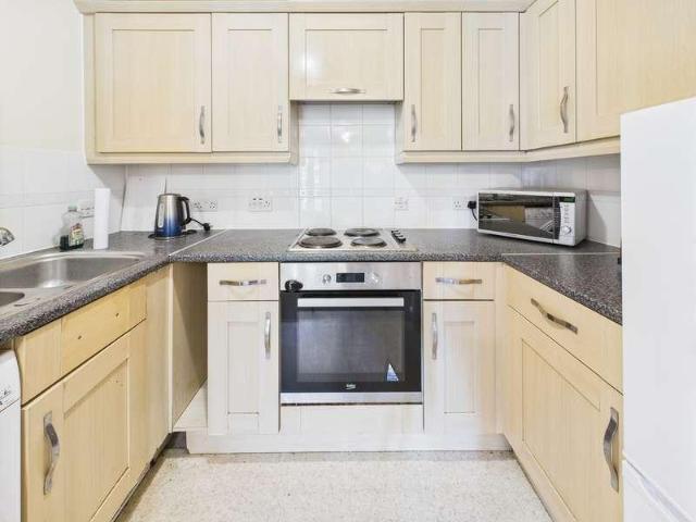 2 bed flat for sale