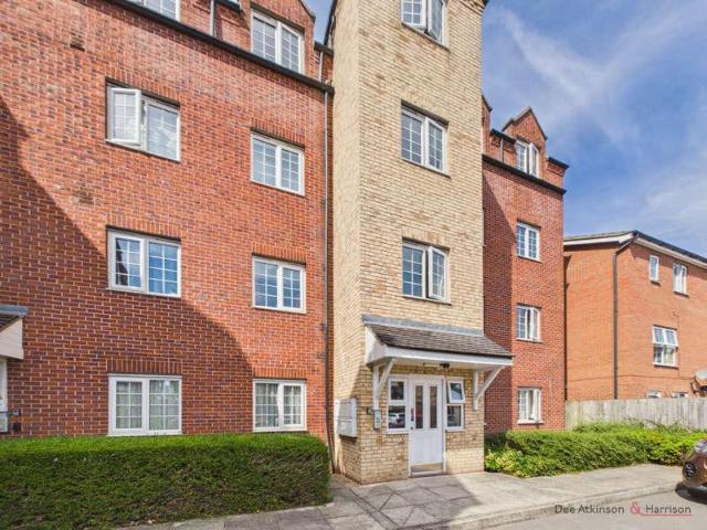 2 bed flat for sale