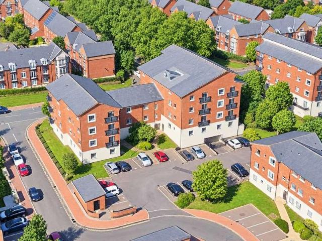 2 bed flat for sale