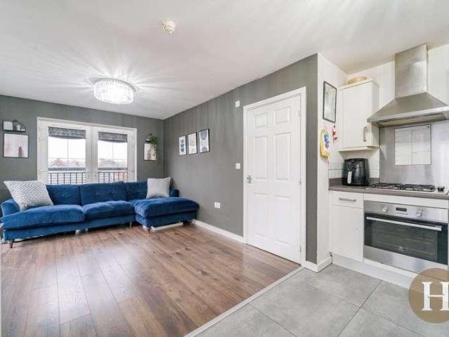 2 bed flat for sale