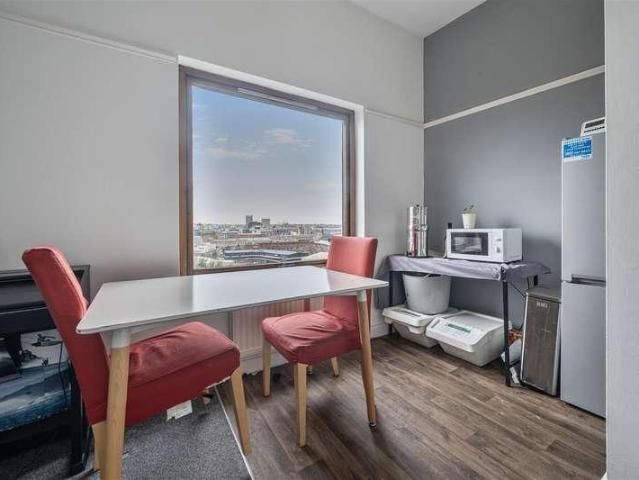2 bed flat for sale