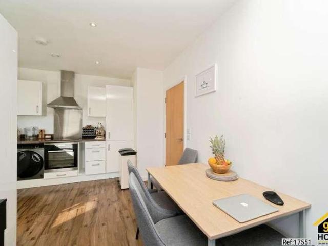 2 bed flat for sale
