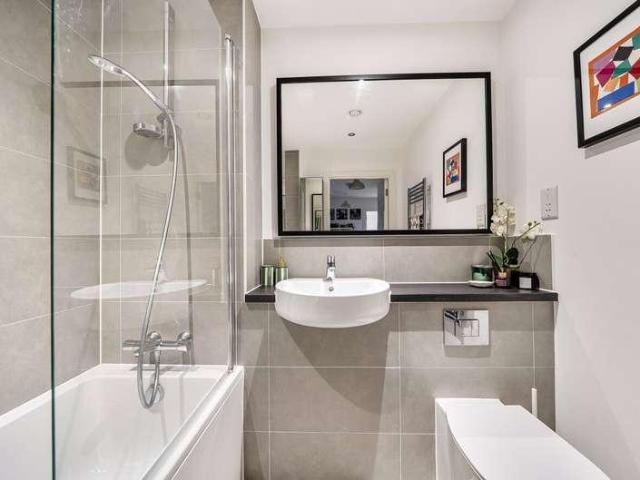 2 bed flat for sale