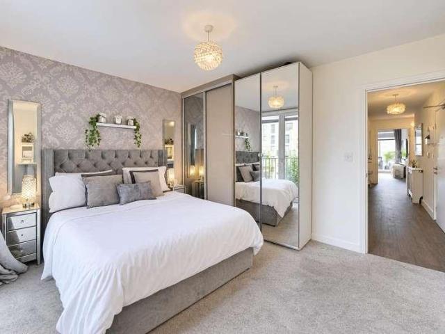 2 bed flat for sale