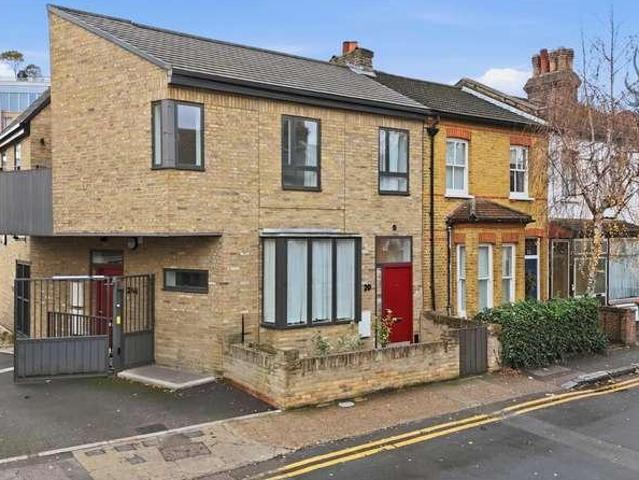 2 bed flat for sale