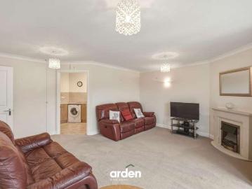 2 bed flat for sale
