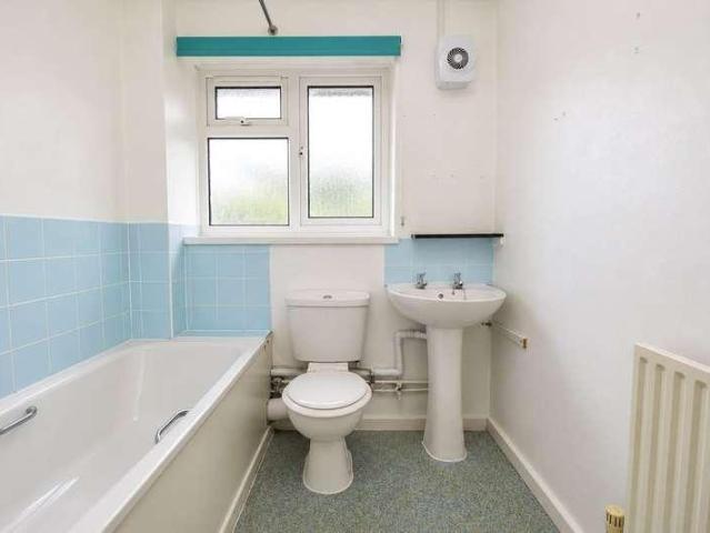 2 bed flat for sale