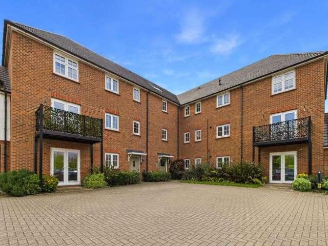 2 bed flat for sale