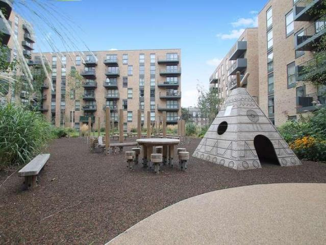 2 bed flat for sale