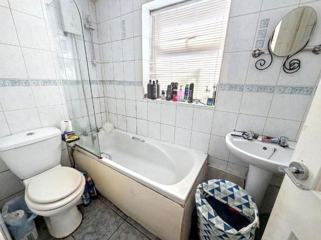 2 bed flat for sale