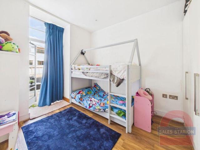 2 bed flat for sale