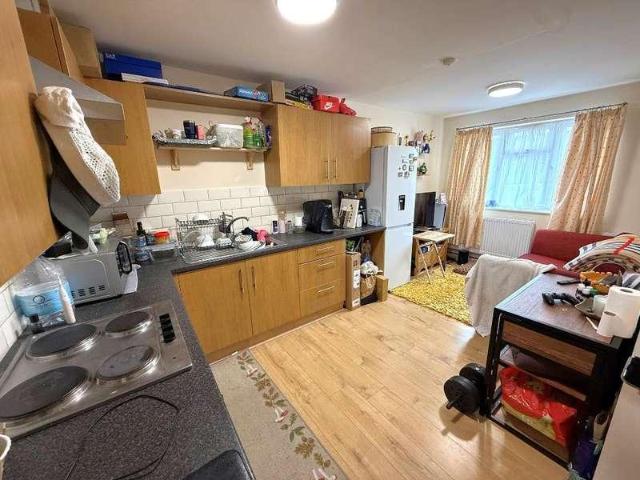 2 bed flat for sale