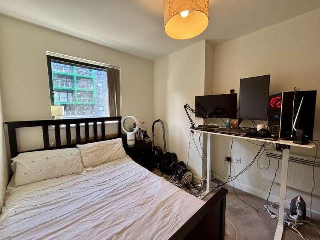 2 bed flat for sale
