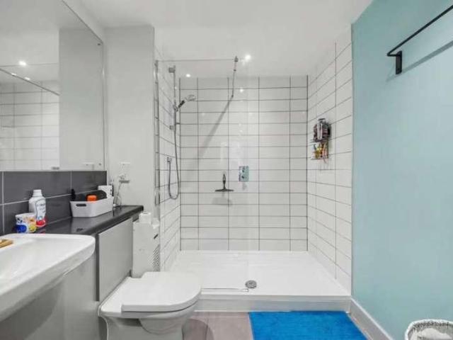 2 bed flat for sale