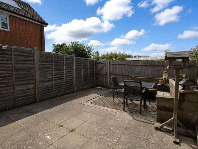 2 bed flat for sale