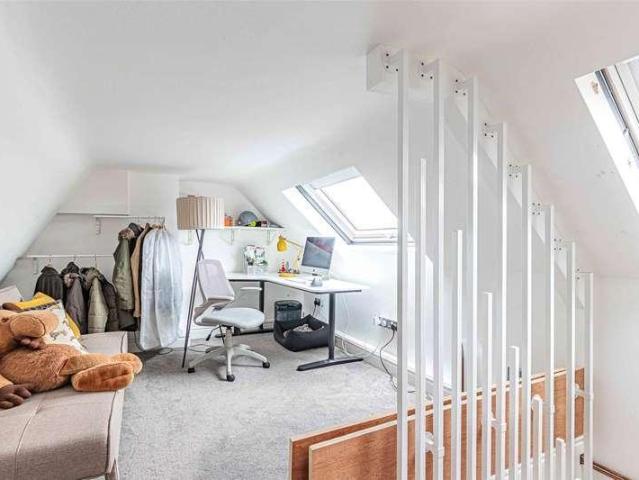 2 bed flat for sale
