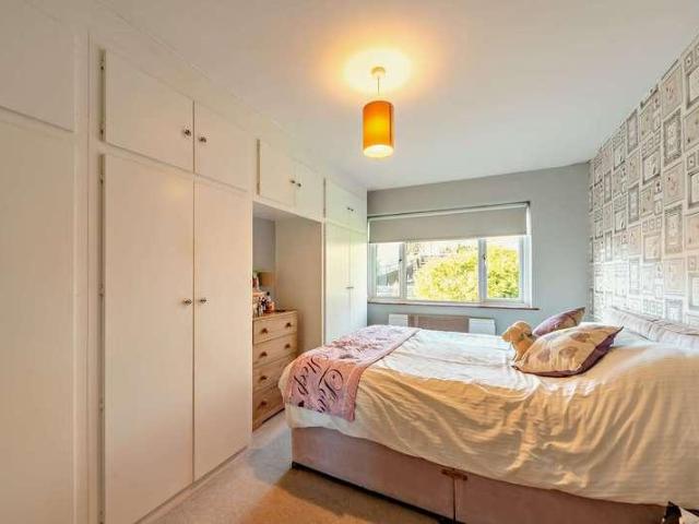 2 bed flat for sale