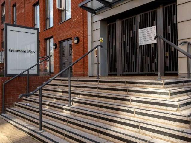 2 bed flat for sale