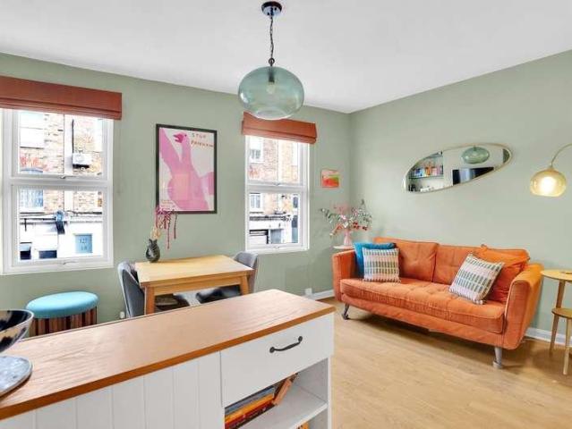 2 bed flat for sale