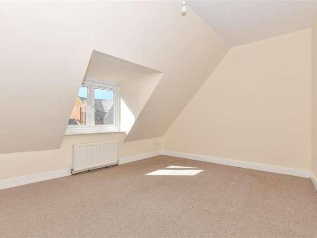 2 bed flat for sale