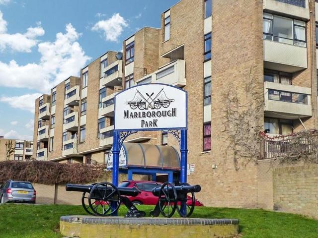 2 bed flat for sale