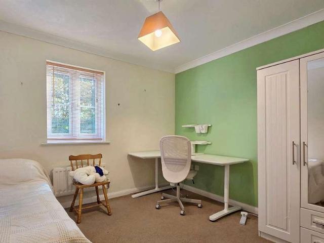 2 bed flat for sale