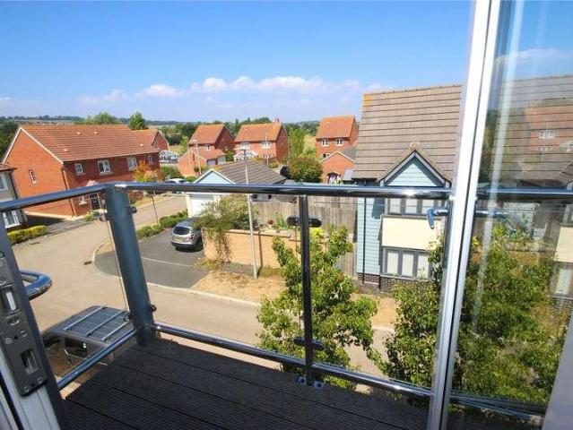 2 bed flat for sale
