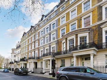 2 bed flat for sale