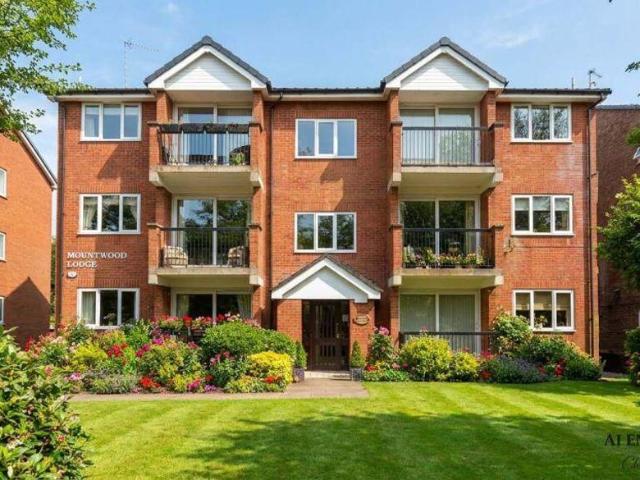 2 bed flat for sale