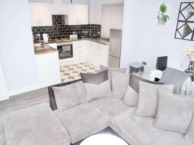 2 bed flat for sale