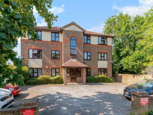 2 bed flat for sale