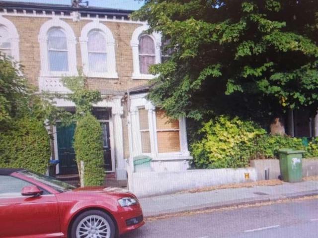 2 bed flat for sale