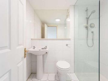 2 bed flat for sale