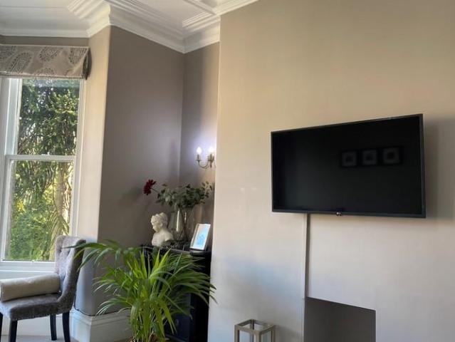2 bed flat for sale
