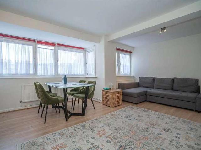 2 bed flat for sale