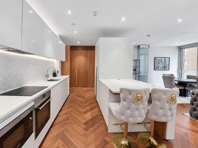 2 bed flat for sale