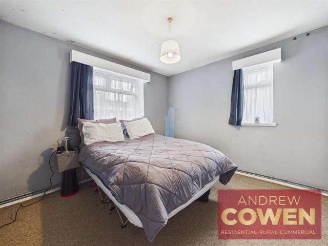 2 bed flat for sale