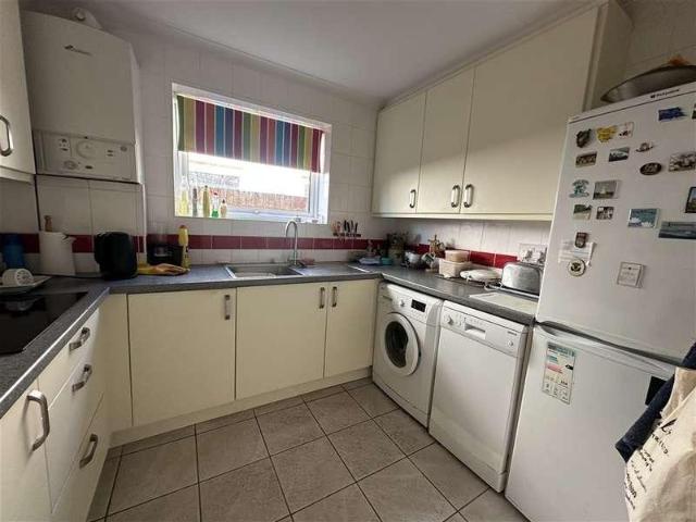 2 bed flat for sale