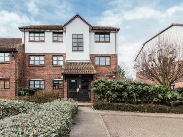 2 bed flat for sale