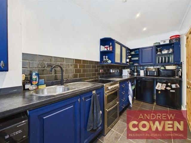 2 bed flat for sale