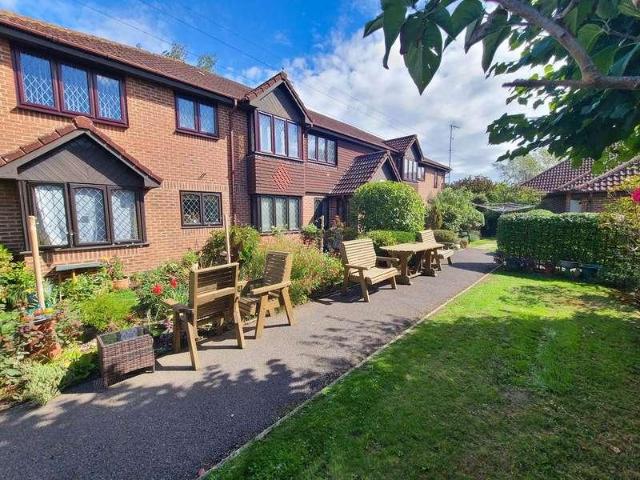 2 bed flat for sale