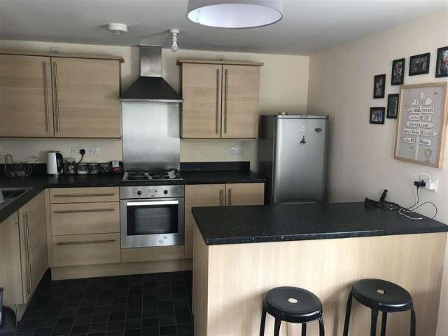 2 bed flat for sale