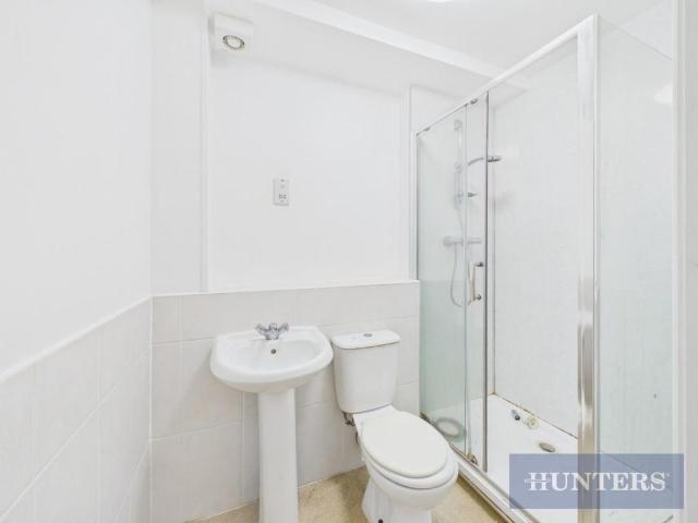 2 bed flat for sale