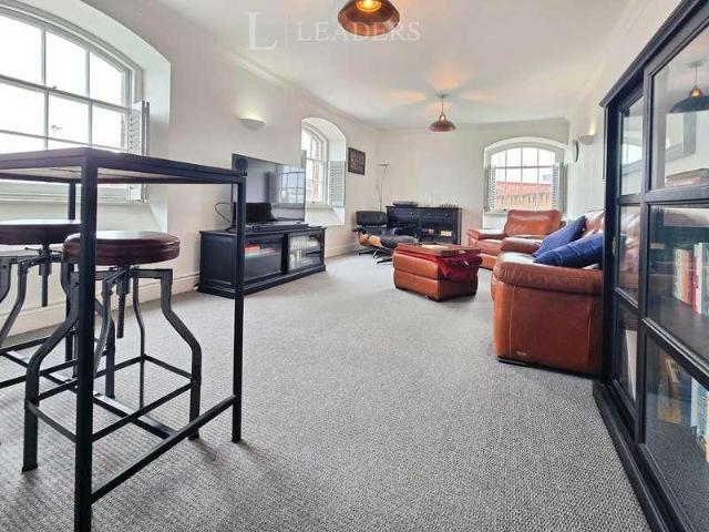 2 bed flat for sale