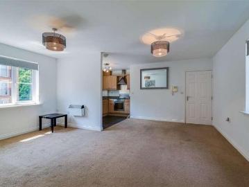 2 bed flat for sale