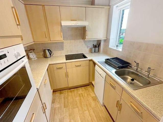 2 bed flat for sale